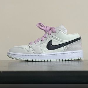 Wmns Jordan 1 Low SE Barely Green - women’s 5.5 (scuff, stains)